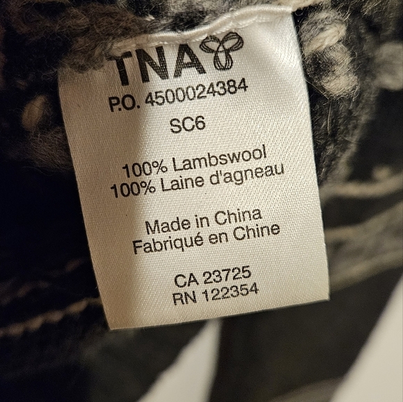 TNA Womens Aritzia Sea To Sky Cowichan Deer Knit Full Zip Sweater Black White XS - Picture 4 of 4